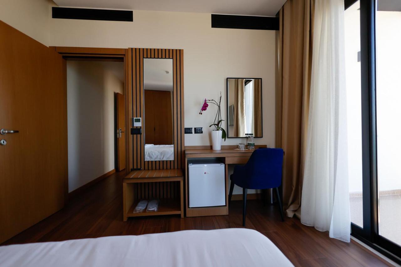 Valza Boutique Hotel Vlorë エクステリア 写真